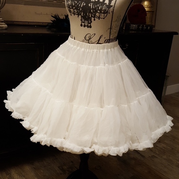 🎃 NWOT 4 layer 50's Petticoat - Picture 3 of 8